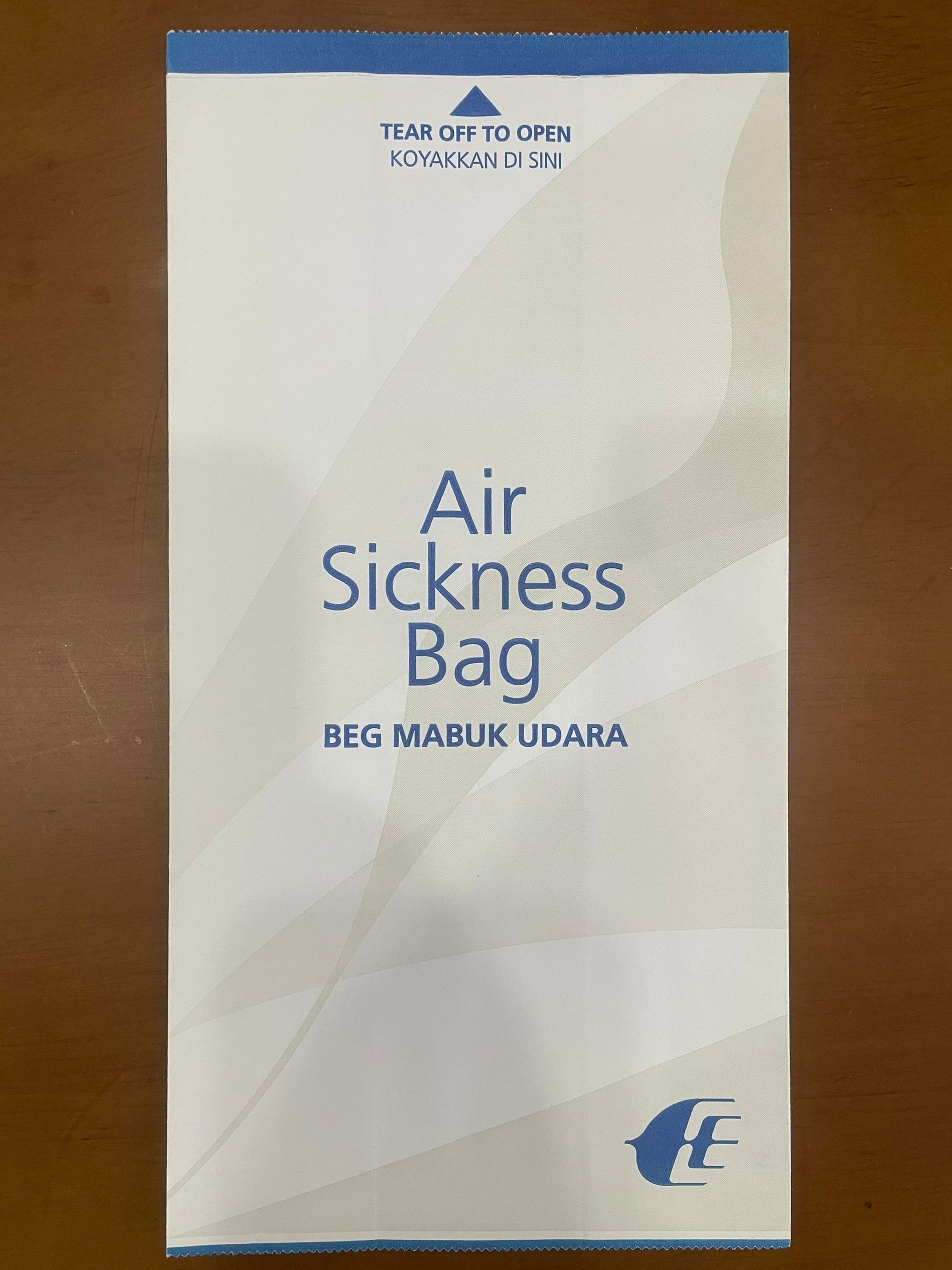 使い捨て可能な飛行機酔い旅行航空乗り物酔い嘔吐物紙袋